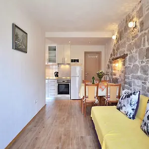 Nada Apartment Split